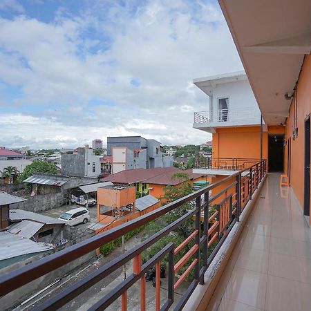 Super Oyo 2639 Oxy Townhouse Hotell Manado Exteriör bild