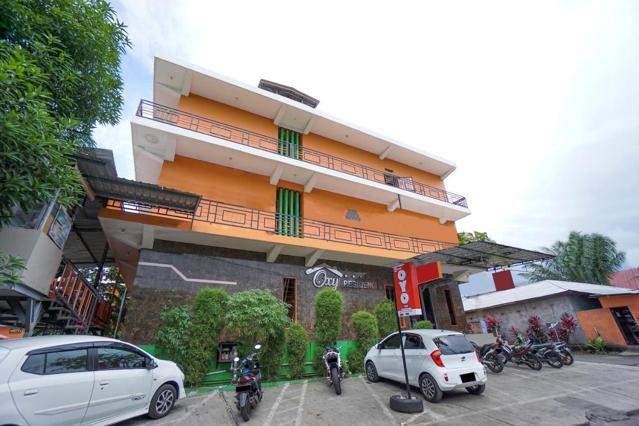 Super Oyo 2639 Oxy Townhouse Hotell Manado Exteriör bild