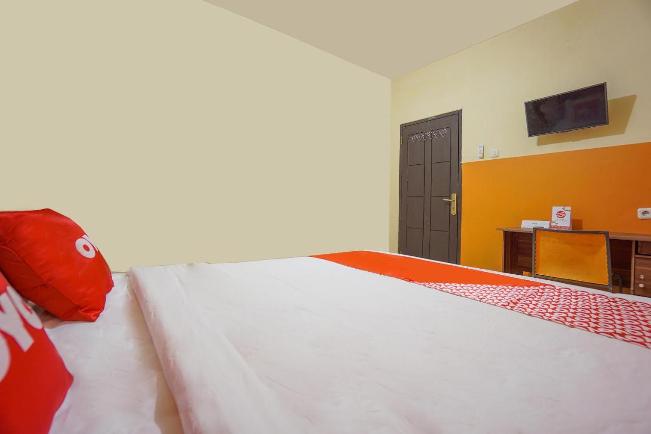 Super Oyo 2639 Oxy Townhouse Hotell Manado Exteriör bild