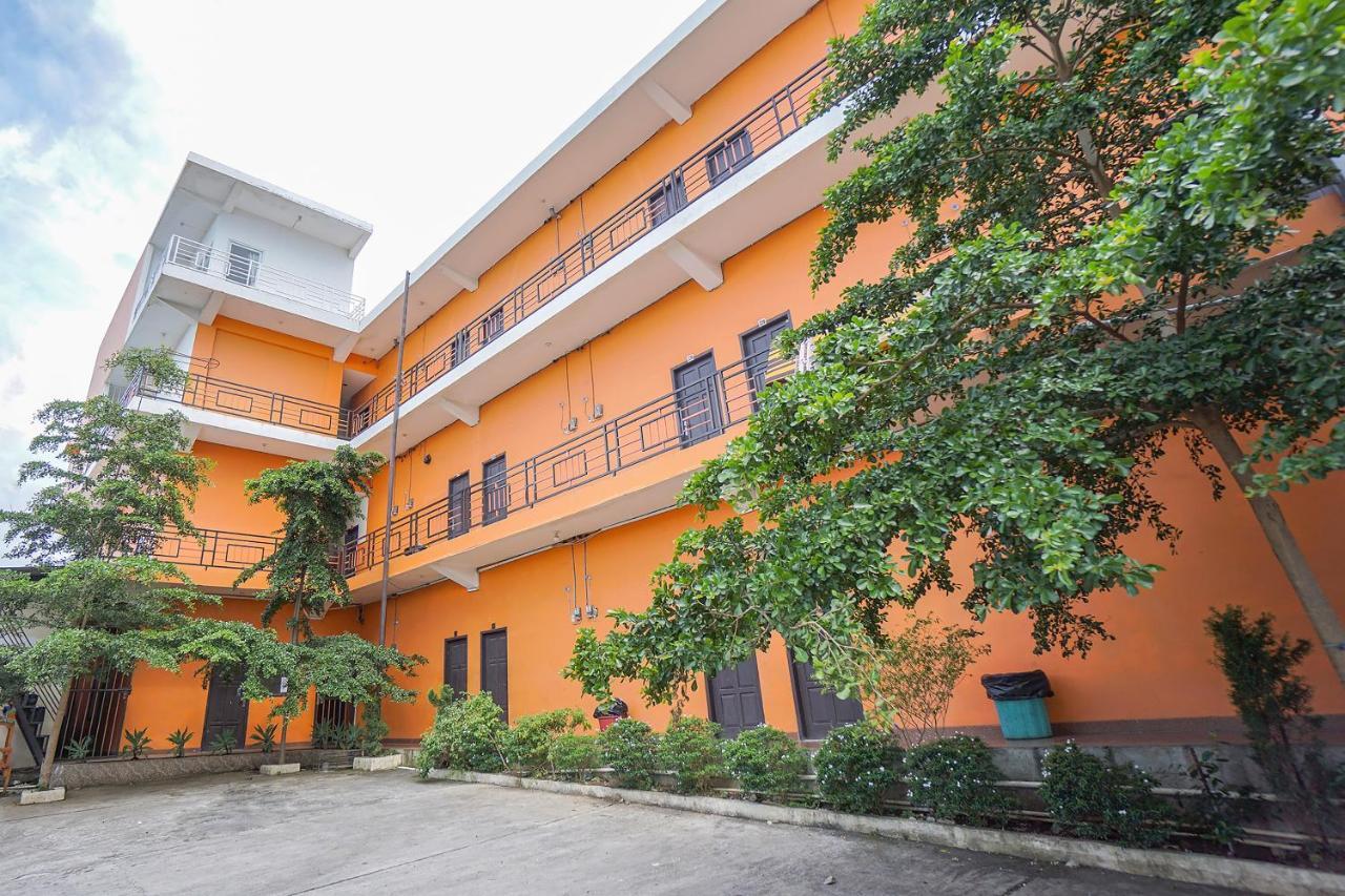 Super Oyo 2639 Oxy Townhouse Hotell Manado Exteriör bild