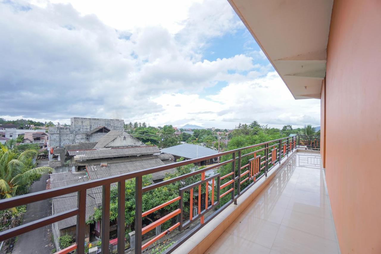 Super Oyo 2639 Oxy Townhouse Hotell Manado Exteriör bild
