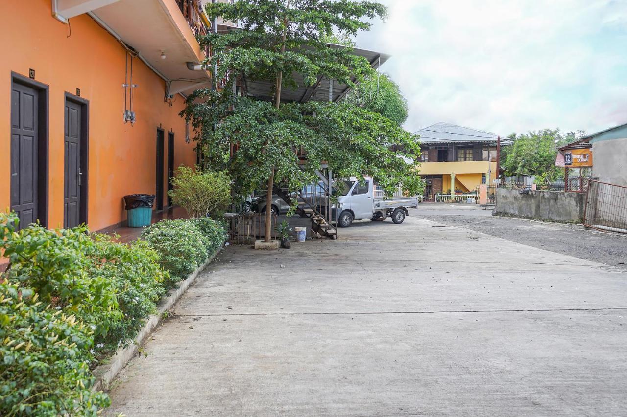 Super Oyo 2639 Oxy Townhouse Hotell Manado Exteriör bild
